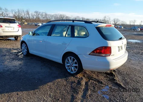2014 Volkswagen Jetta Sportwagen 2.0L Tdi z USA, uszkodzony, nr VIN 3VWPL7AJ5EM628580
